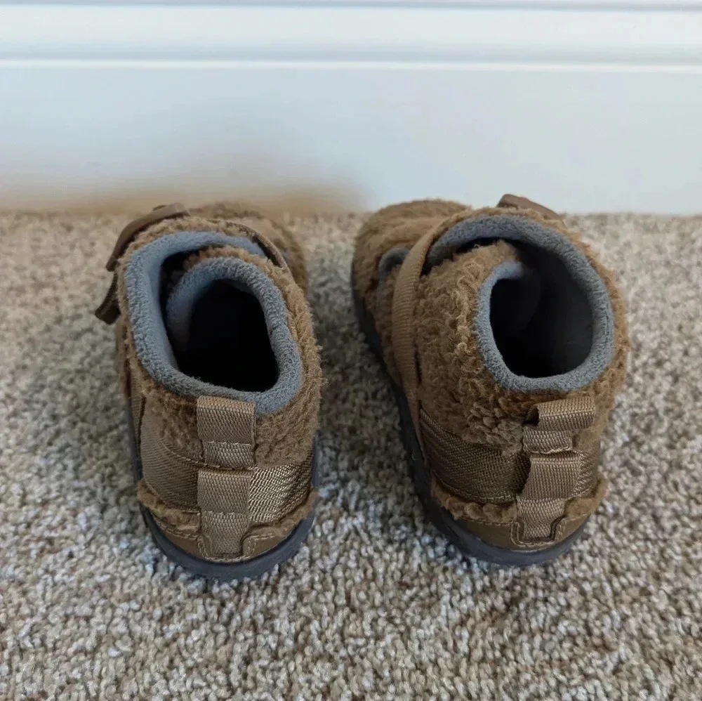 Chaco Ramble Fluff Brown Slip-on Bootie sz 1